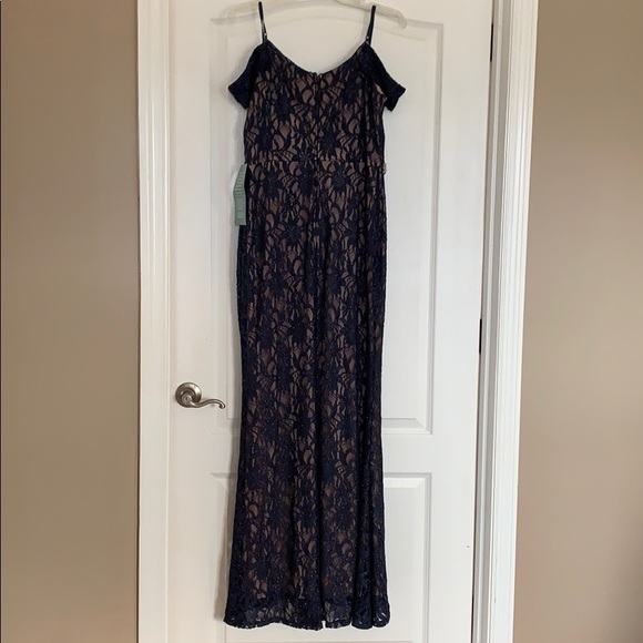 Long Navy lace formal dress w bead detail, size 15 - Picture 3 of 5